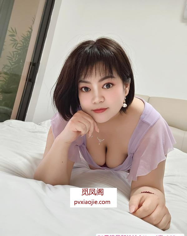 浦东前凸后翘小少妇