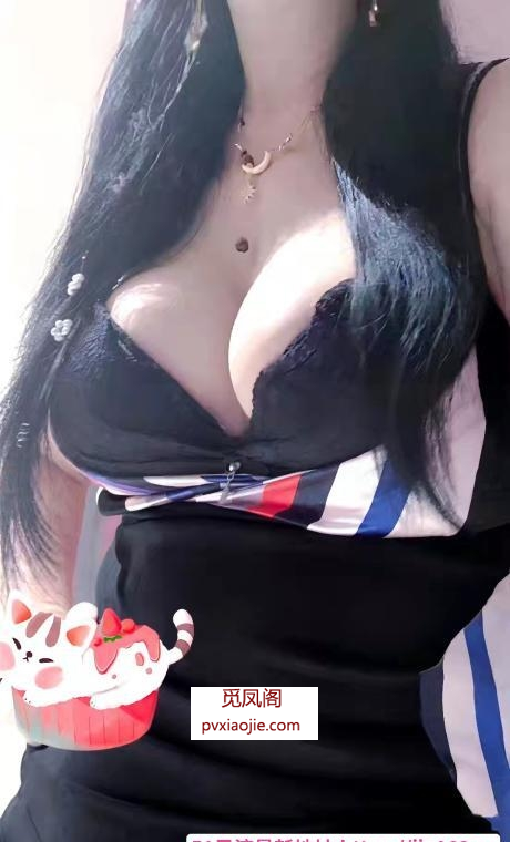 包臀屁股大的小姐姐