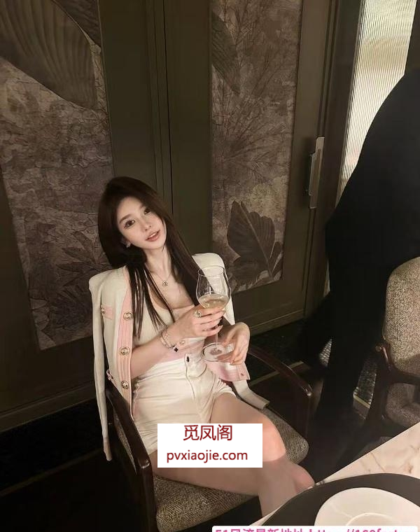 大胸长腿网红款妹妹